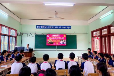 Sinh hoạt chủ đề “Câu chuyện thời hoa lửa – Sáng mãi lửa nhiệt huyết – Tiếp bước bản hùng ca”.
